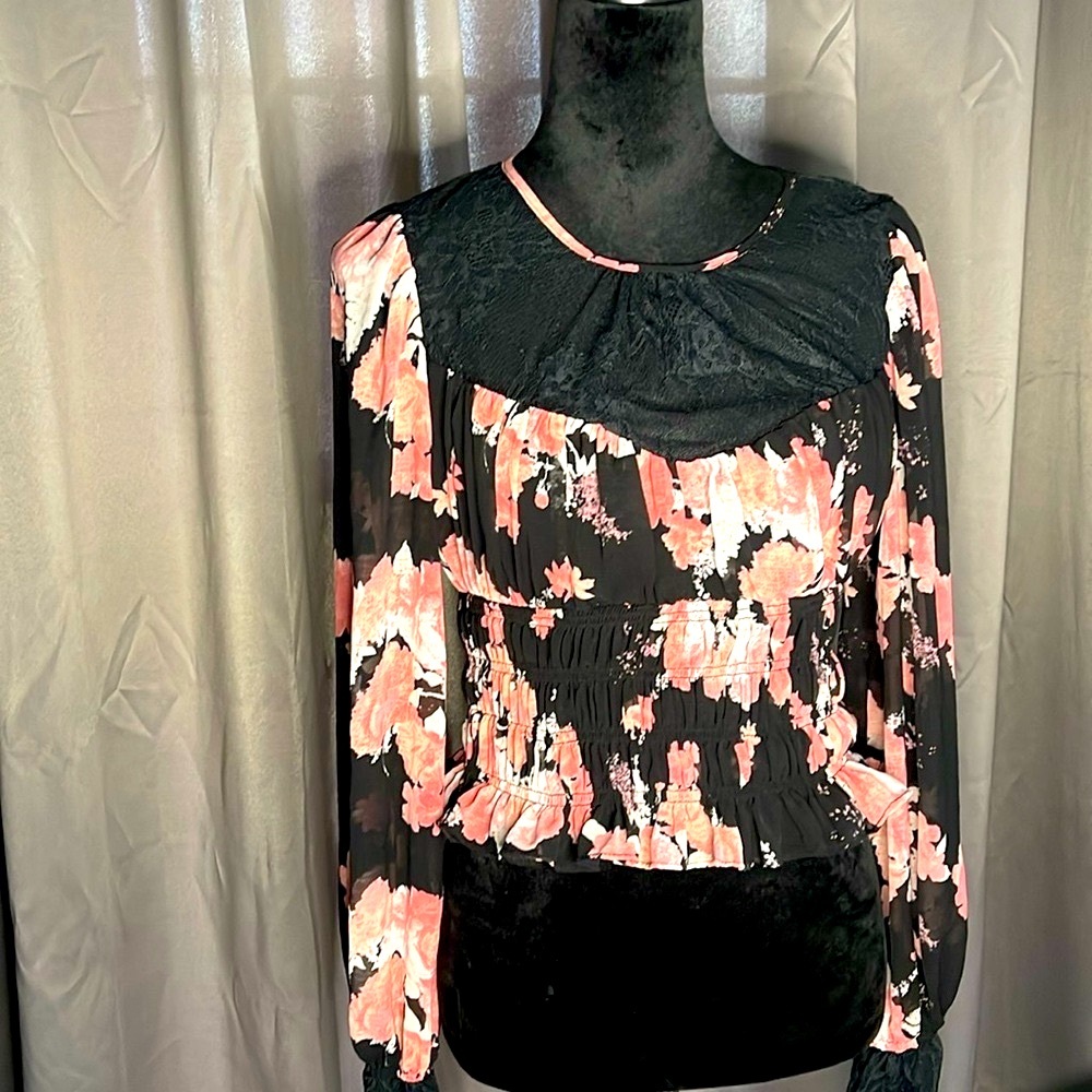 Free People “Daphne”. Size Medium. Cropped and floral. Long‎ sleeve top. NWOT